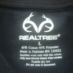 Woman’s RealTree shirt Size L